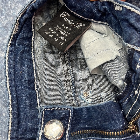 Shorts - Picture 3 of 3